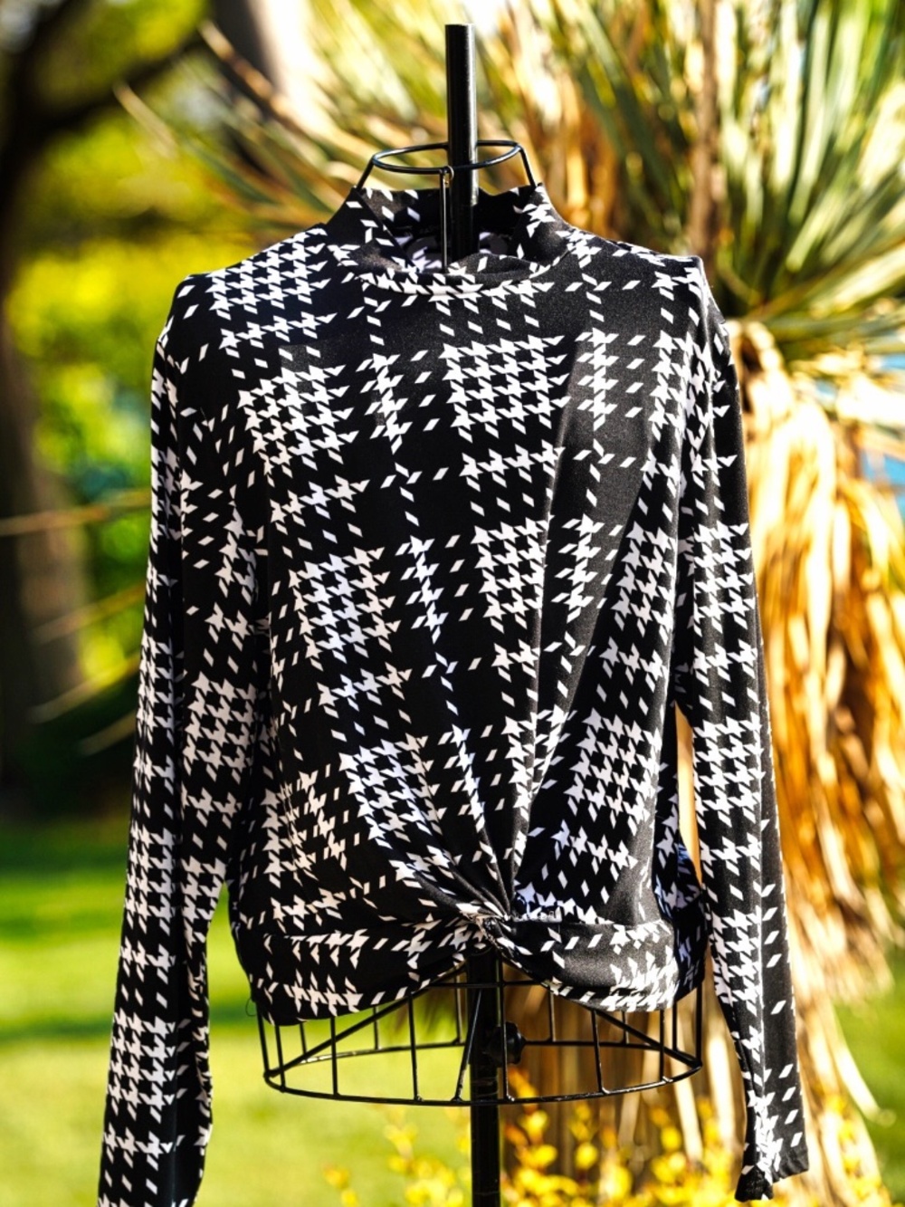 Fashion Nova Houndstooth Knot-Front Top - Size 2X (Fits M-2X)